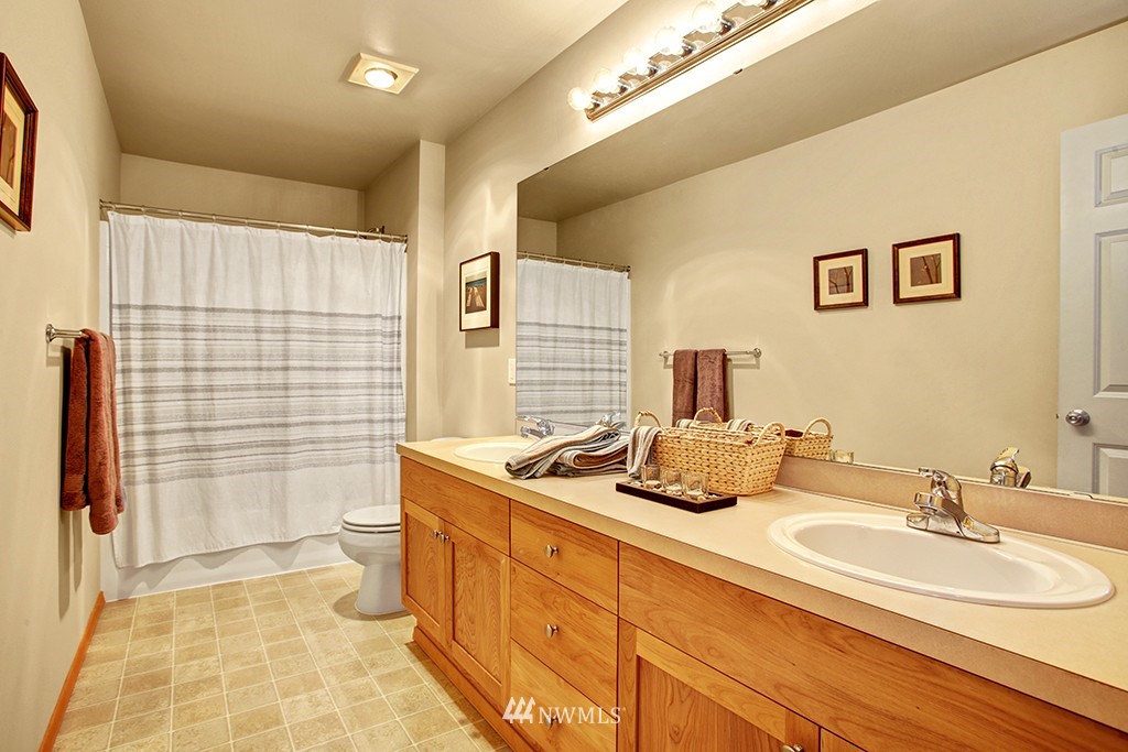 218 Quincy Place Southeast Renton, WA 98059 - Photo 14 of 18
