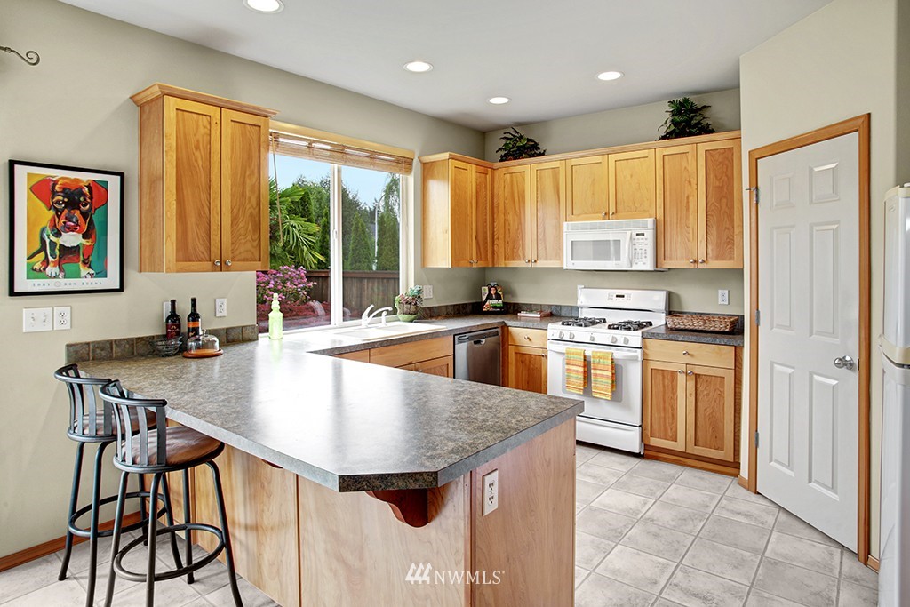 218 Quincy Place Southeast Renton, WA 98059 - Photo 4 of 18