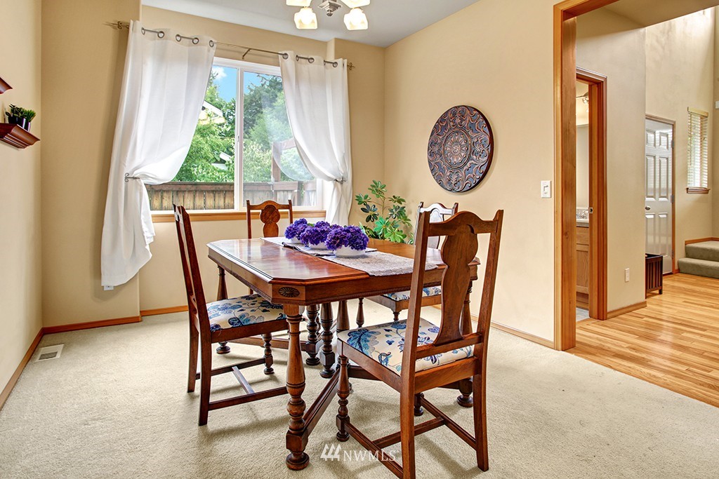 218 Quincy Place Southeast Renton, WA 98059 - Photo 6 of 18