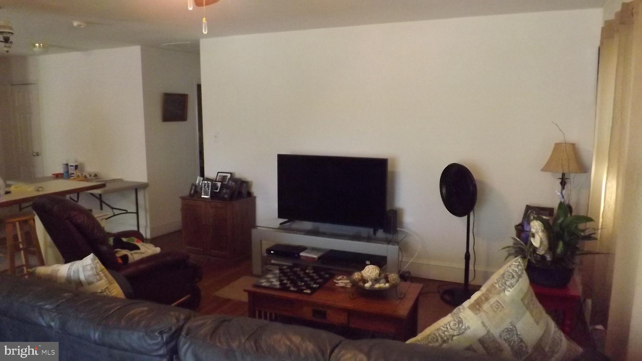 1074 Broadwater Point Road Churchton, MD 20733 - Photo 3 of 25 Living room