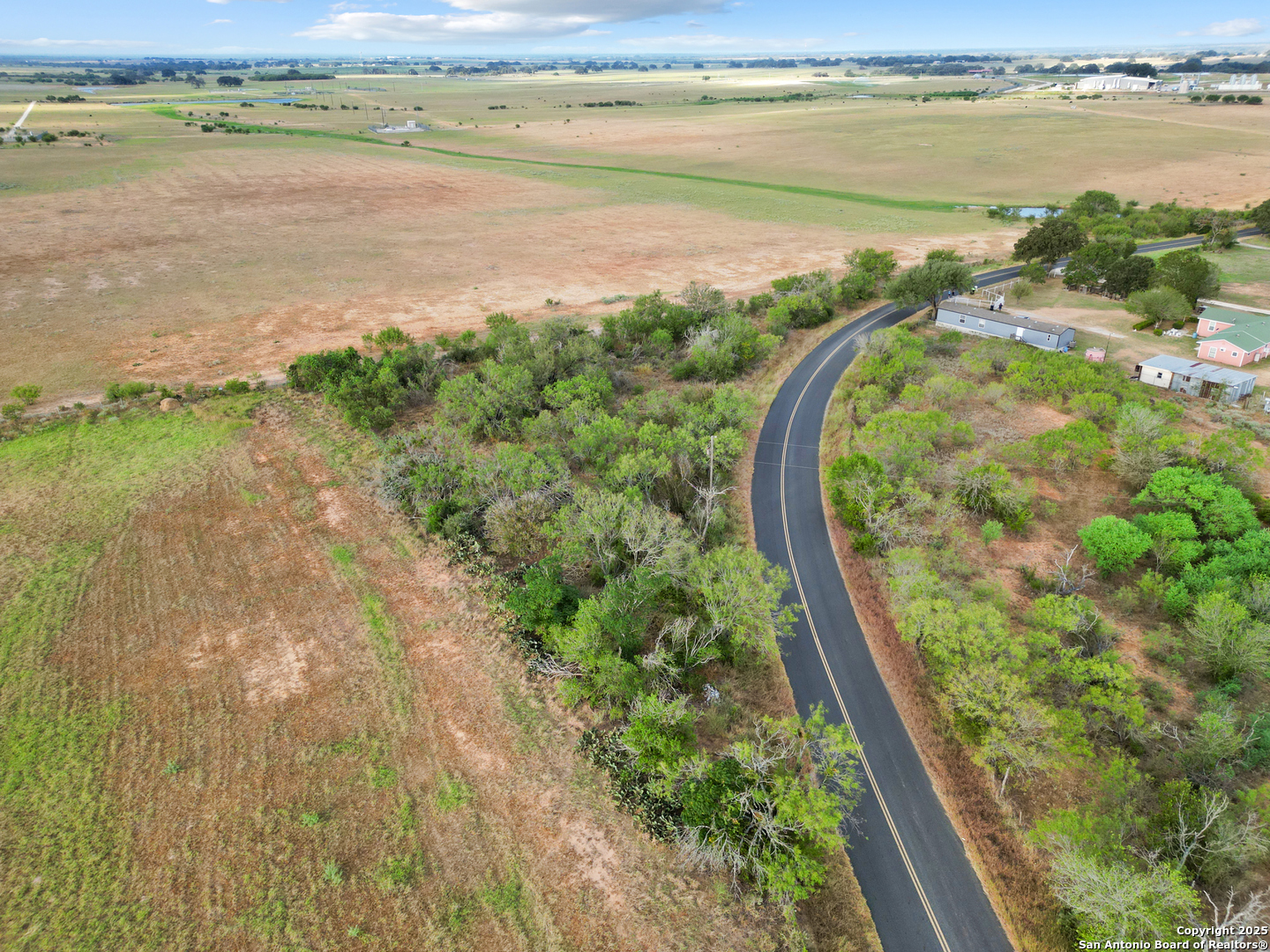 5835 Hardy Road Elmendorf, TX 78112 - Photo 2 of 8 a view of an ocean and beach