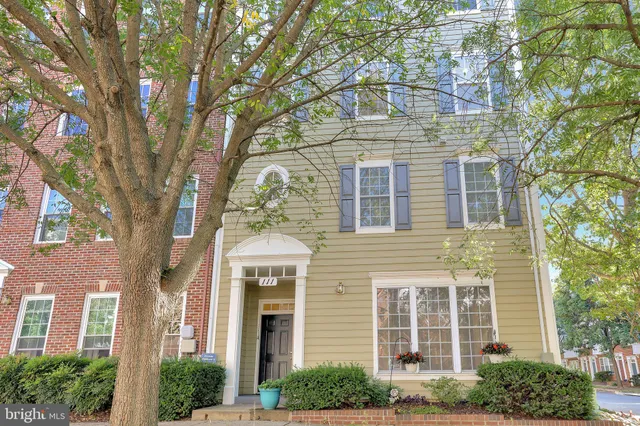 $629,990 | 111 Chevy Chase Street, Unit 111A, Gaithersburg, MD 20878