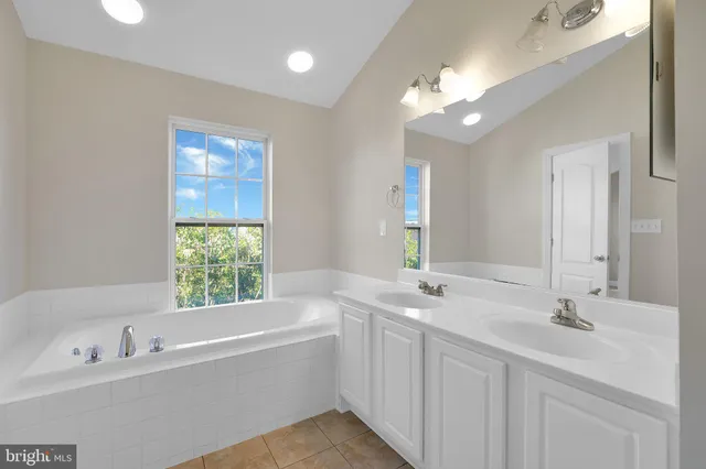 $629,990 | 111 Chevy Chase Street, Unit 111A, Gaithersburg, MD 20878