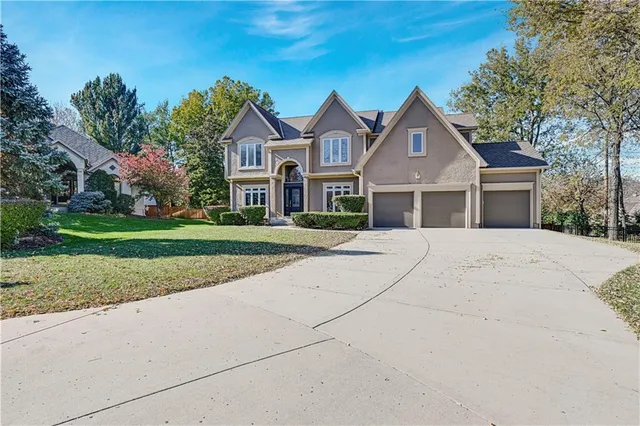 $725,000 | 13216 Granada Drive, Leawood, KS 66209