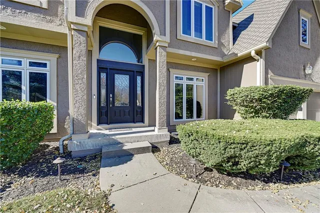 $725,000 | 13216 Granada Drive, Leawood, KS 66209
