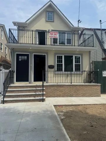 $1,199,000 | 104-39 210th Street | Bellaire Park