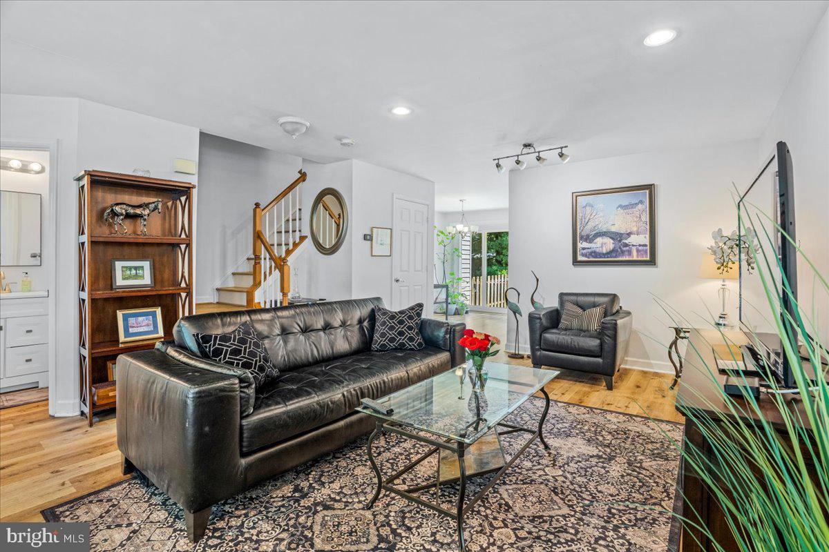 9245 Ridgefield Circle Frederick, MD 21701 - Photo 6 of 53 Living room space