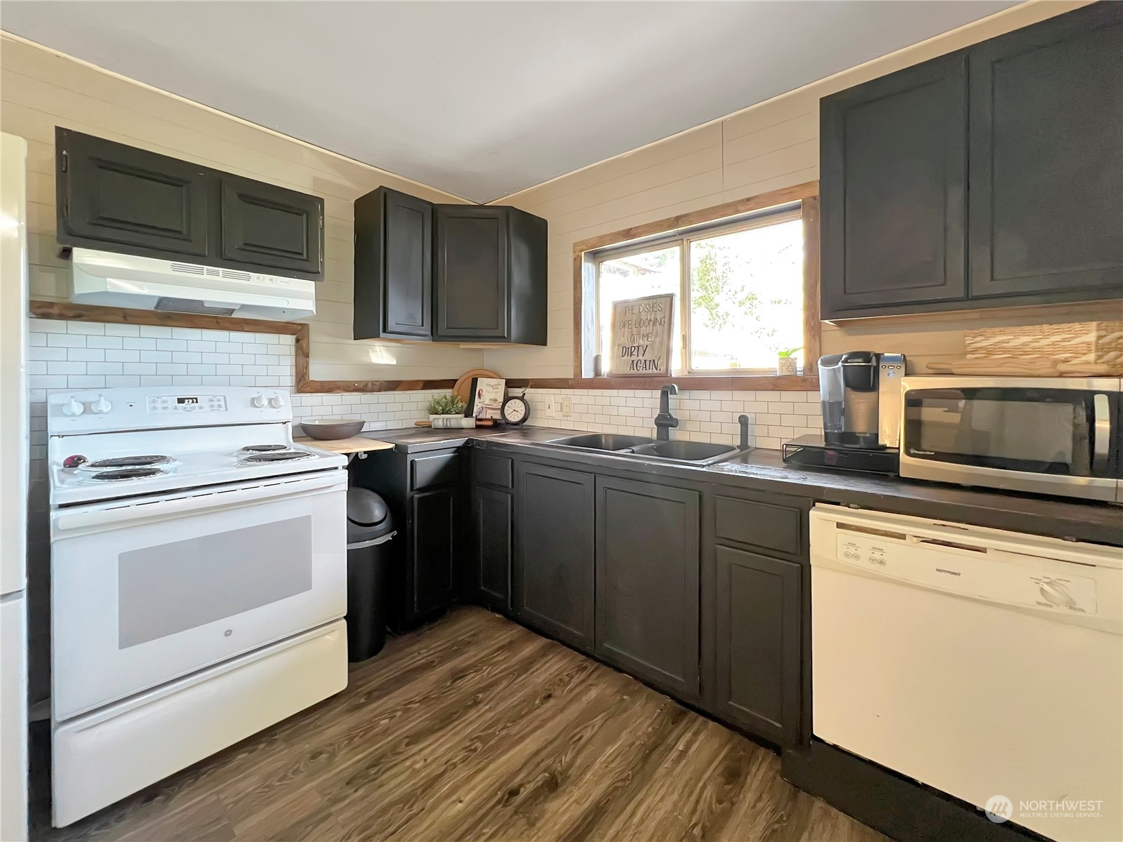 502 Kroll Road Castle Rock, WA 98611 - Photo 13 of 30 a kitchen with a sink stove and microwave