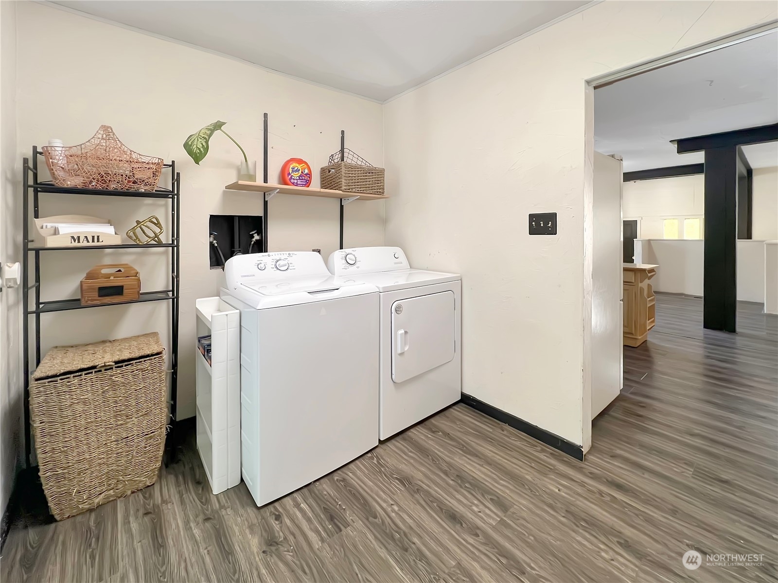502 Kroll Road Castle Rock, WA 98611 - Photo 17 of 30 a view of washer and dryer with wooden floor