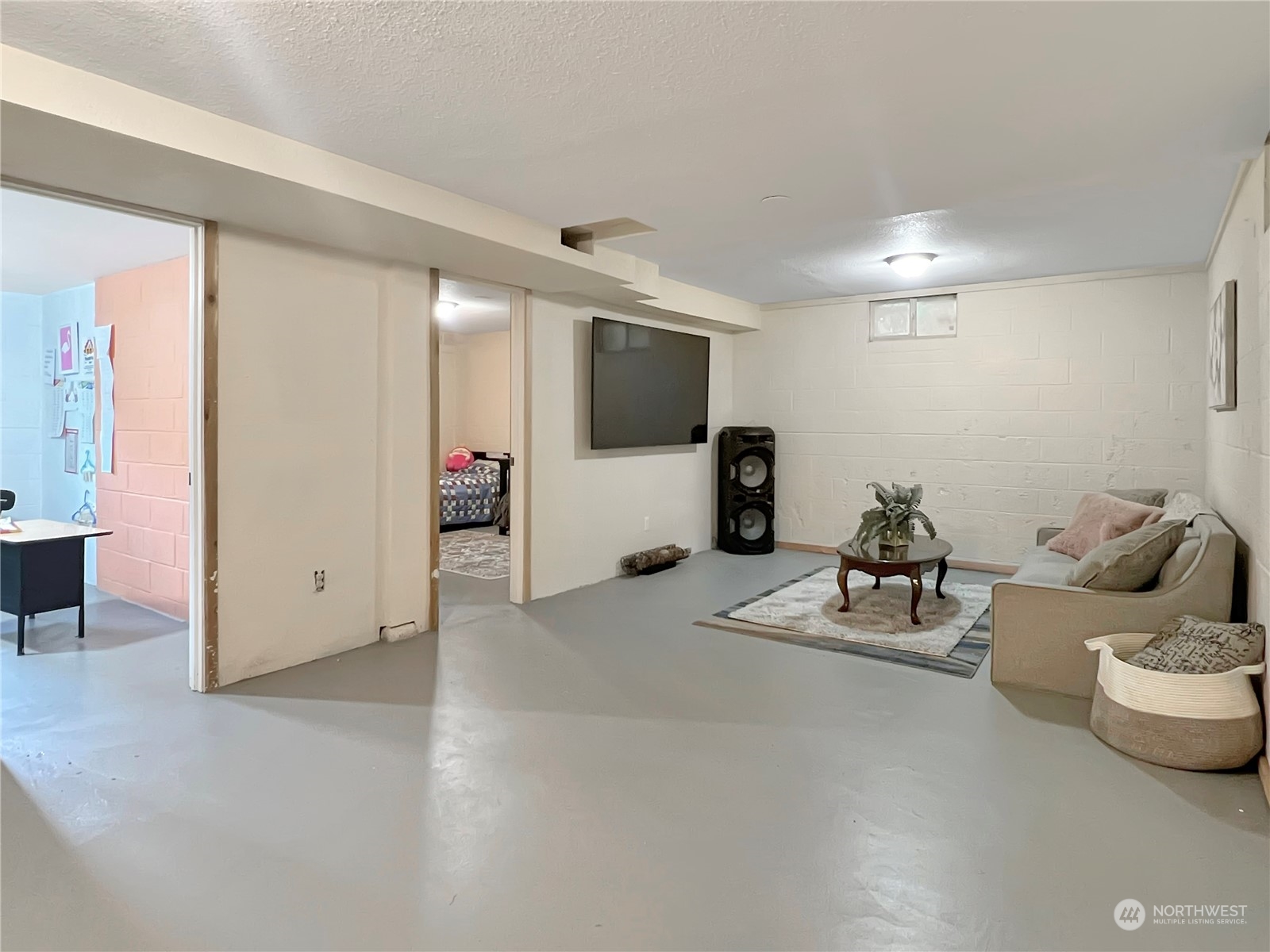 502 Kroll Road Castle Rock, WA 98611 - Photo 23 of 30 a living room with furniture and a flat screen tv