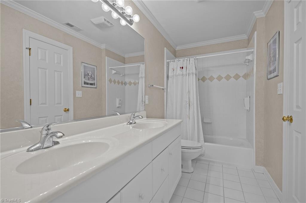 8603 Case Ridge Drive Oak Ridge, NC 27310 - Photo 26 of 48 HALL BATHROOM