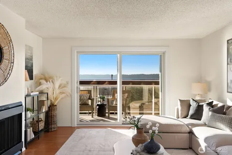 $650,000 | 10203 47th Avenue Southwest, Unit C5, Seattle, WA 98146