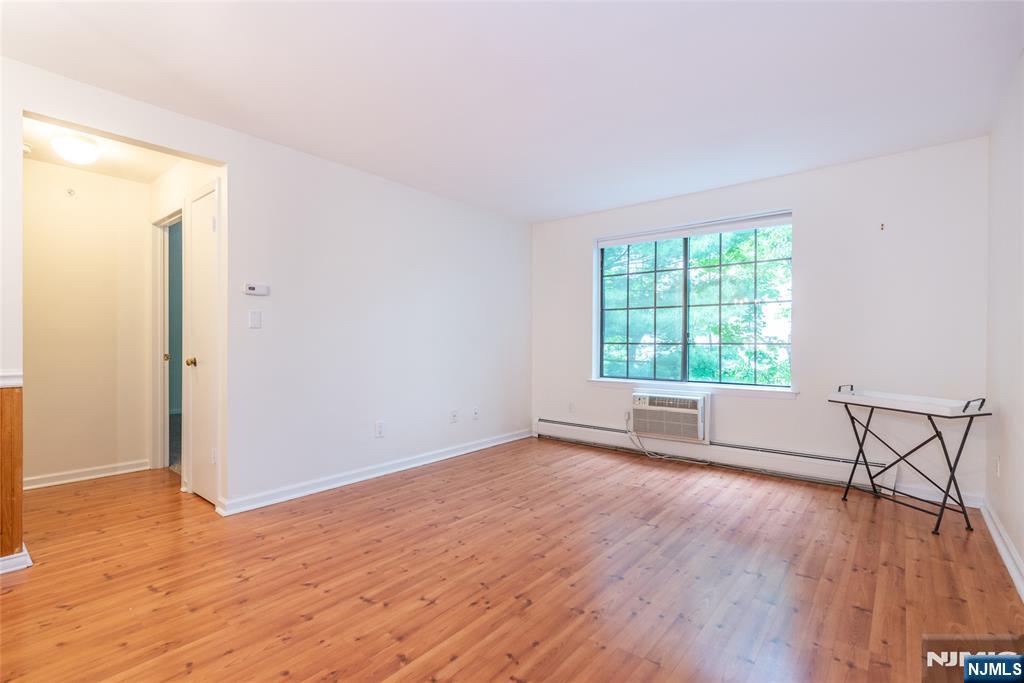 1406 Faulkner Court Mahwah, NJ 07430 - Photo 6 of 25