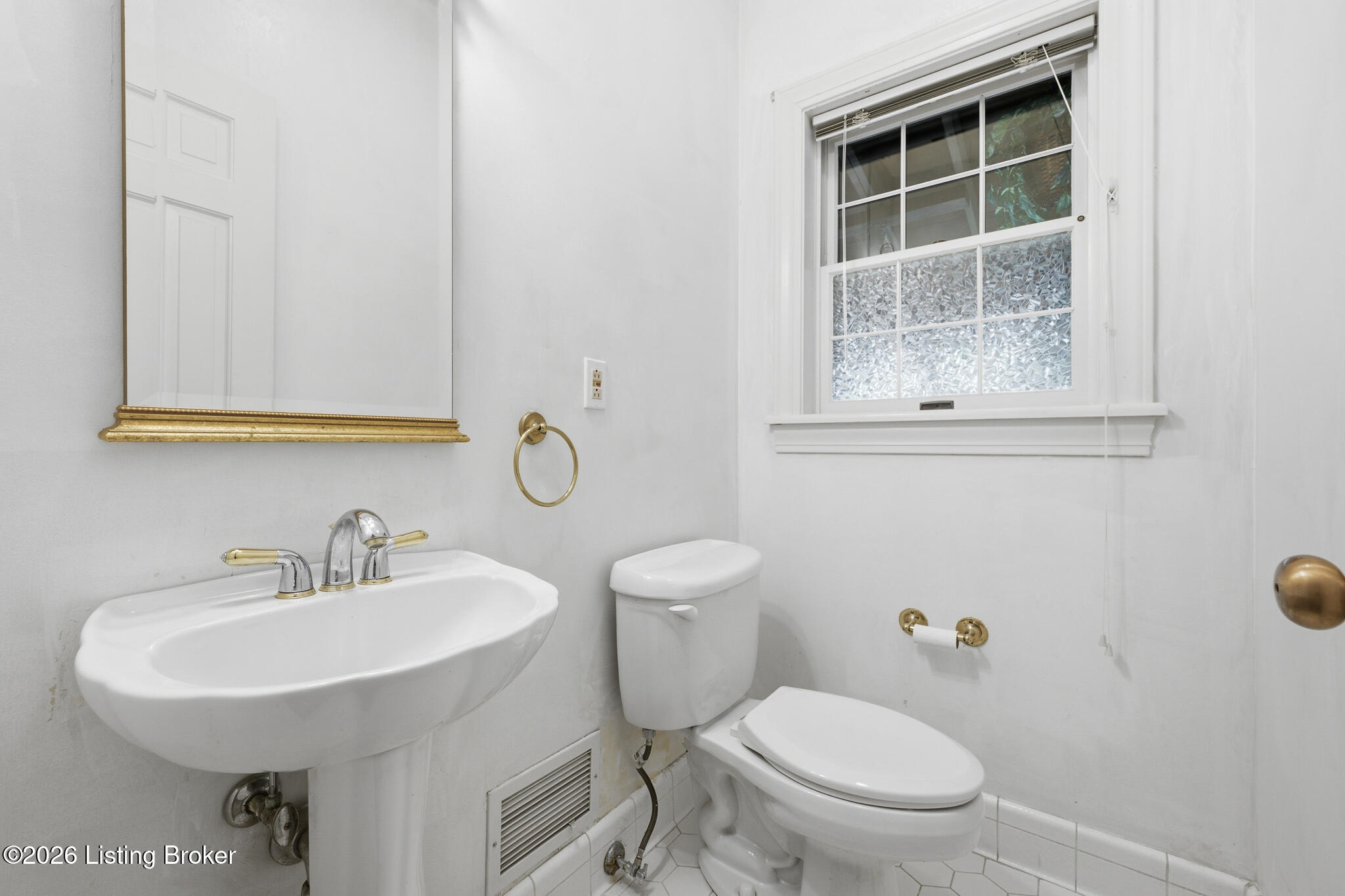 5523 Apache Road Louisville, KY 40207 - Photo 31 of 52 32-powder room L1