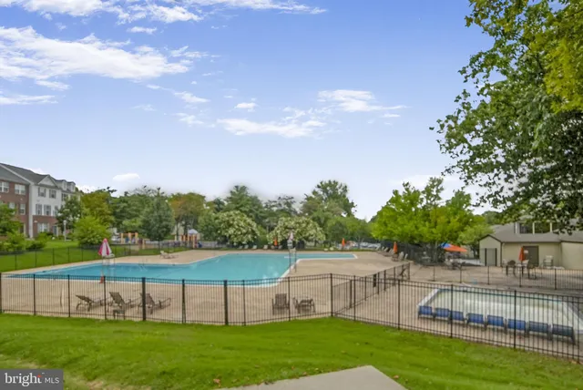 $344,900 | 3650 Castle Terrace, Unit 11112, Silver Spring, MD 20904