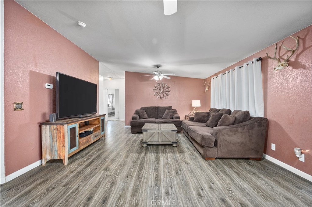 42100 Buckeye Street Caliente, CA 93518 - Photo 23 of 64 a living room with furniture and a flat screen tv