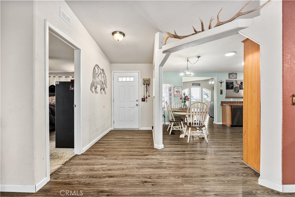 42100 Buckeye Street Caliente, CA 93518 - Photo 26 of 64 a view of a dining room with furniture
