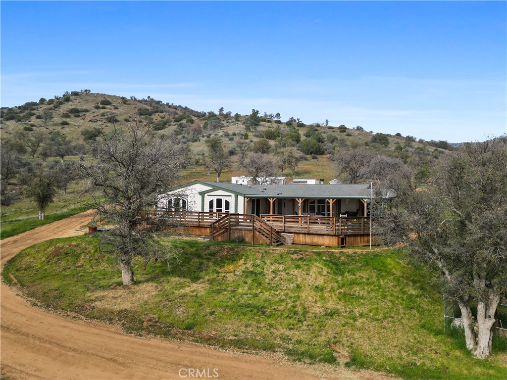 42100 Buckeye Street Caliente, CA 93518 - Photo 4 of 64 front view of a house with a yard