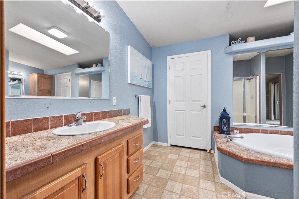 42100 Buckeye Street Caliente, CA 93518 - Photo 45 of 64 a bathroom with a granite countertop sink and a bathtub