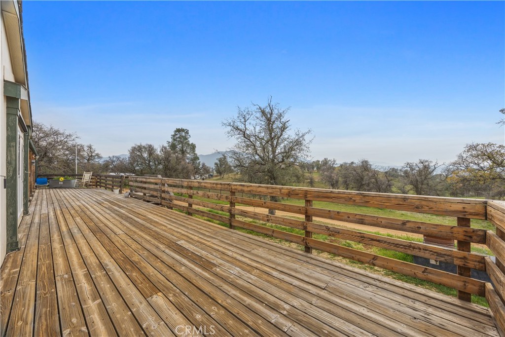 42100 Buckeye Street Caliente, CA 93518 - Photo 59 of 64 a view of a balcony with wooden floor and city view
