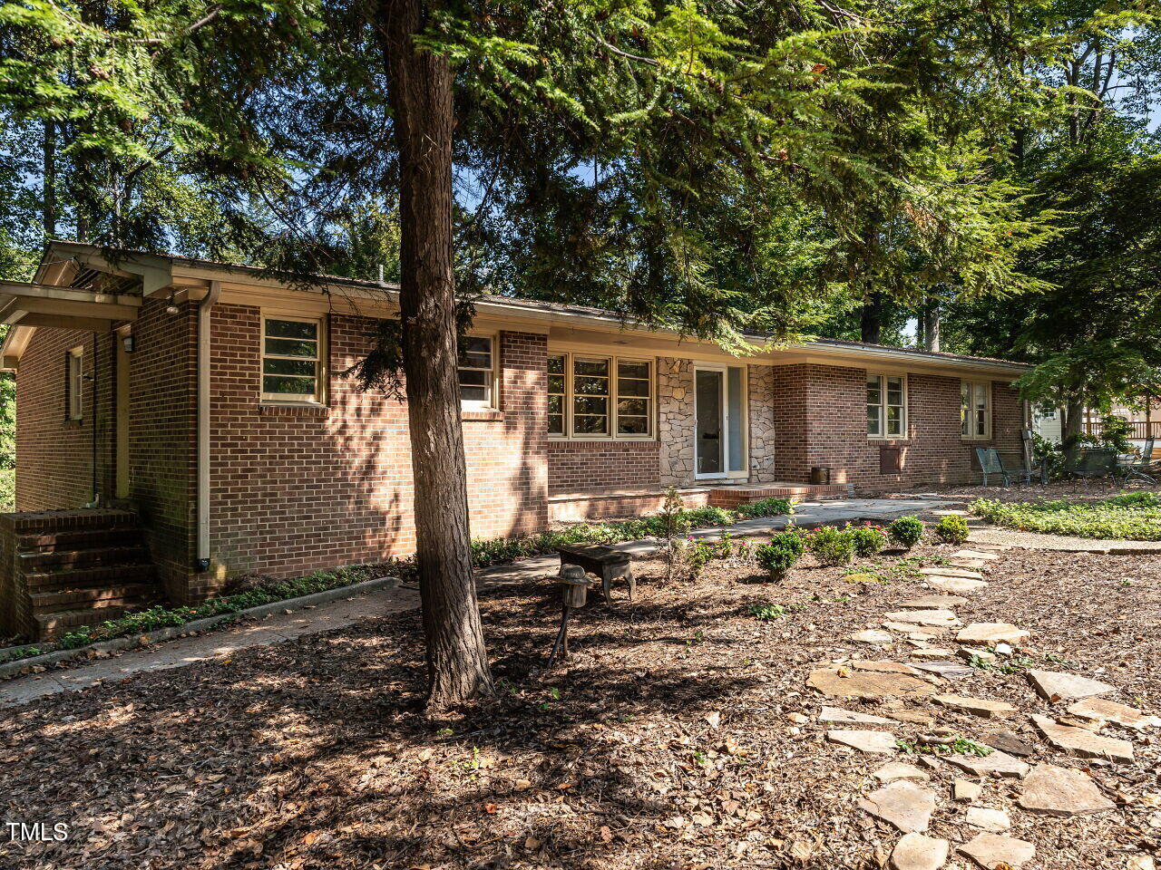417 Forsyth Street Raleigh, NC 27609 - Photo 2 of 34 002-1280x960-front-exterior