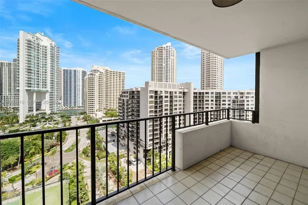 $2,900 | 520 Brickell Key Drive, Unit A1712, Miami, FL 33131