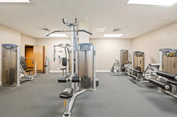 $2,900 | 520 Brickell Key Drive, Unit A1712, Miami, FL 33131