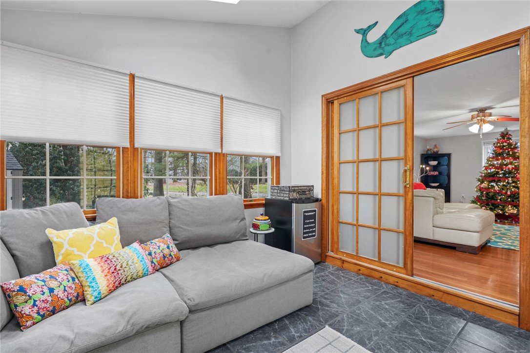 45 Linden Road Barrington, RI 02806 - Photo 25 of 50 4-season Florida Room