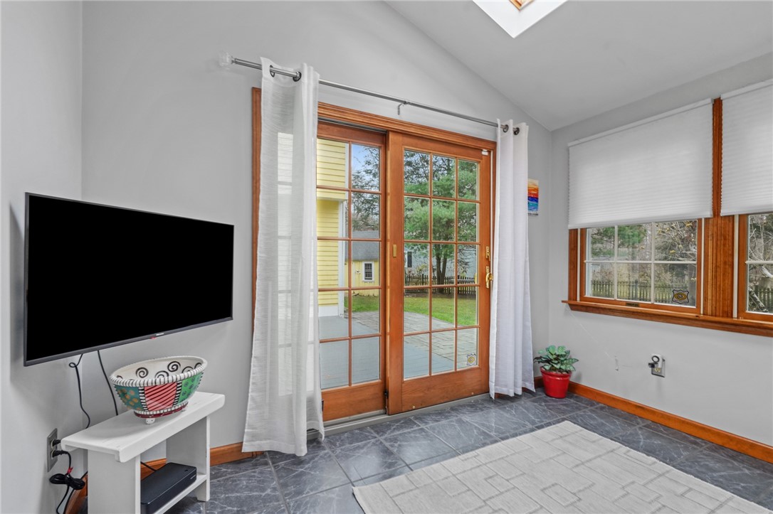 45 Linden Road Barrington, RI 02806 - Photo 27 of 50 4-season Florida Room