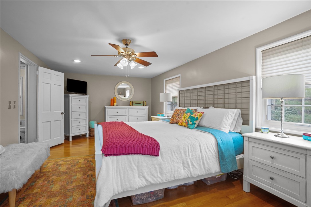45 Linden Road Barrington, RI 02806 - Photo 31 of 50 Hardwoods