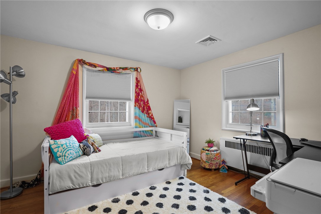 45 Linden Road Barrington, RI 02806 - Photo 38 of 50 Hardwoods