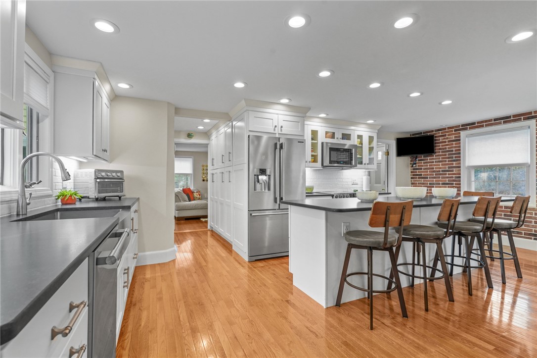 45 Linden Road Barrington, RI 02806 - Photo 8 of 50