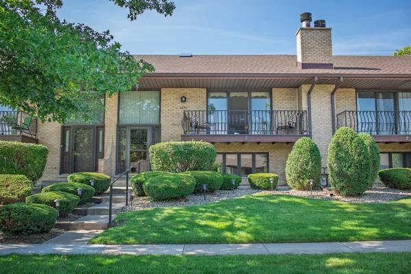 $299,900 | 8252 Ashley Lane, Tinley Park, IL 60477