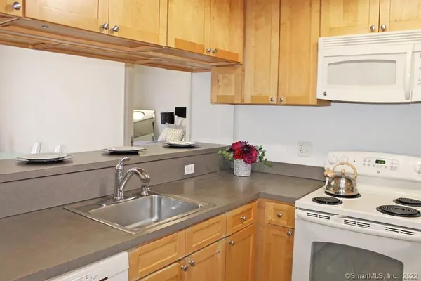 $1,745 | 30 Crosby Street, Unit 218, Danbury, CT 06810