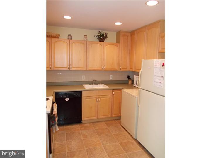 47 Cinnamon Road Levittown, PA 19057 - Photo 4 of 18 Kitchen