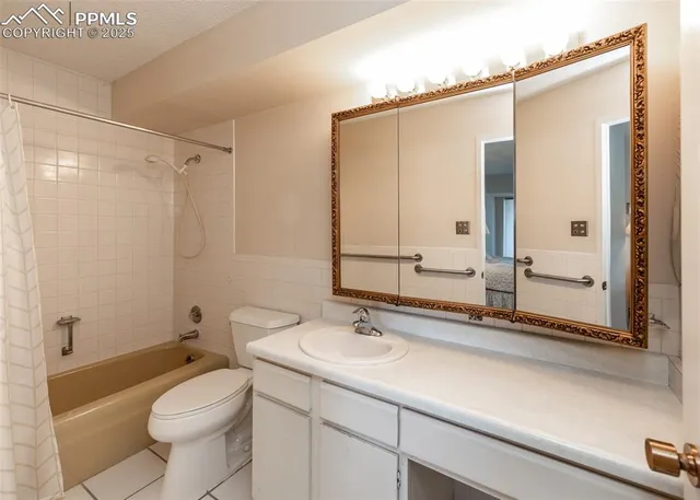 $170,000 | 411 Lakewood Circle, Unit B1114, Colorado Springs, CO 80910