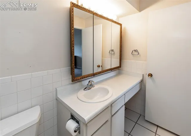 $170,000 | 411 Lakewood Circle, Unit B1114, Colorado Springs, CO 80910