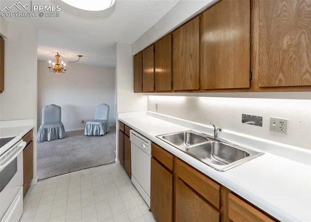 $170,000 | 411 Lakewood Circle, Unit B1114, Colorado Springs, CO 80910