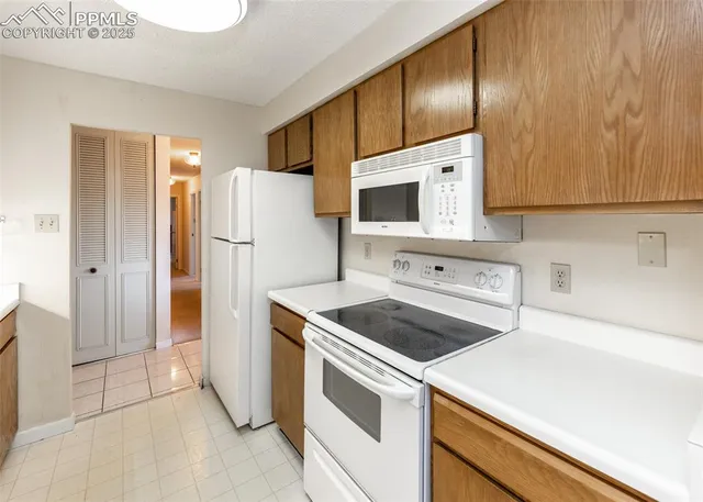 $170,000 | 411 Lakewood Circle, Unit B1114, Colorado Springs, CO 80910