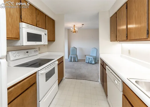 $170,000 | 411 Lakewood Circle, Unit B1114, Colorado Springs, CO 80910