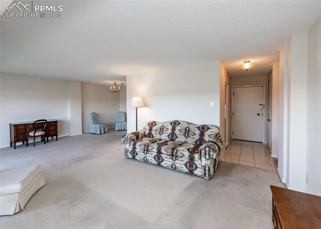$170,000 | 411 Lakewood Circle, Unit B1114, Colorado Springs, CO 80910