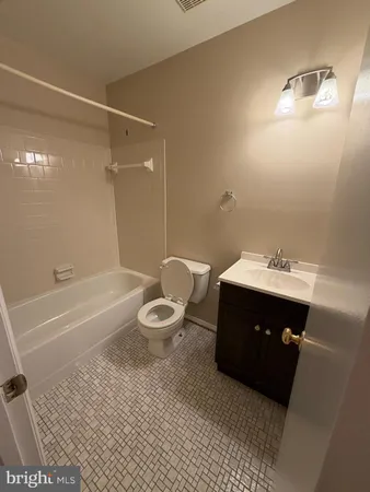 $1,800 | 1 Summit Hill Court, Unit C1, Catonsville, MD 21228