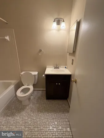 $1,800 | 1 Summit Hill Court, Unit C1, Catonsville, MD 21228
