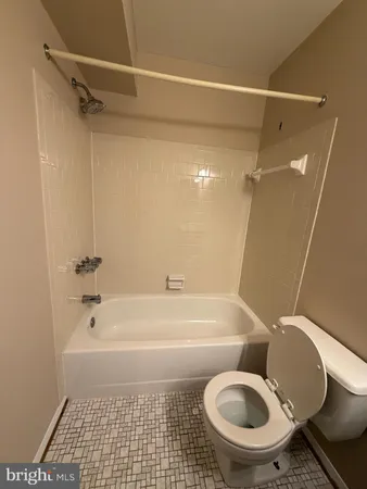 $1,800 | 1 Summit Hill Court, Unit C1, Catonsville, MD 21228