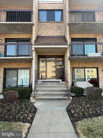 $1,800 | 1 Summit Hill Court, Unit C1, Catonsville, MD 21228