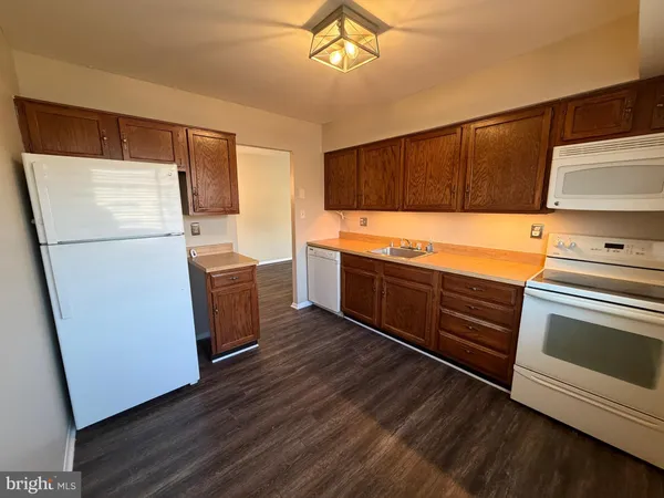 $1,800 | 1 Summit Hill Court, Unit C1, Catonsville, MD 21228