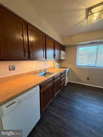 $1,800 | 1 Summit Hill Court, Unit C1, Catonsville, MD 21228