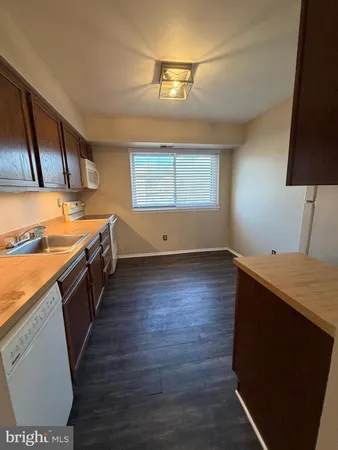 $1,800 | 1 Summit Hill Court, Unit C1, Catonsville, MD 21228