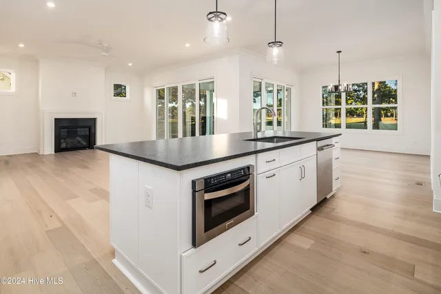 $829,000 | 124 Pine Tree Point, Snow Hill, NC 28580