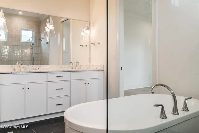 $829,000 | 124 Pine Tree Point, Snow Hill, NC 28580